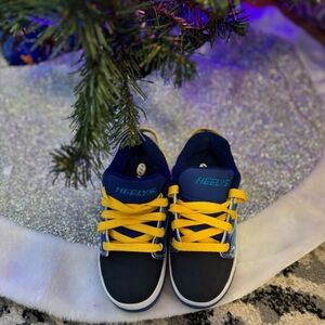 Big boys size 2 SpongeBob Heeleys